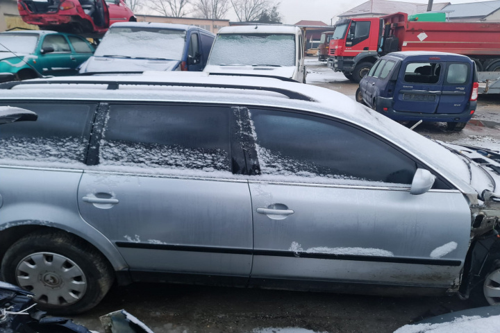 Dezmembram Volkswagen VW Passat B5.5 [facelift] [2000 - 2005] wagon 2.0 MT (115 hp)