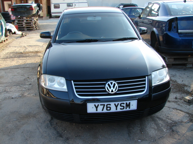 Dezmembram Volkswagen VW Passat B5.5 [facelift] [2000 - 2005] Sedan 2.0 MT (115 hp) (3B3)