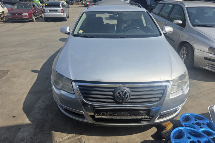 Dezmembram Volkswagen VW Passat B6 [2005 - 2010] wagon 5-usi 2.0 TDI DSG (170 hp)