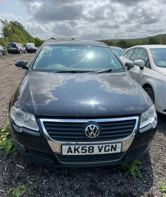 Dezmembram Volkswagen VW Passat B6 [2005 - 2010] Sedan 4-usi 2.0 TDI MT (140 hp)