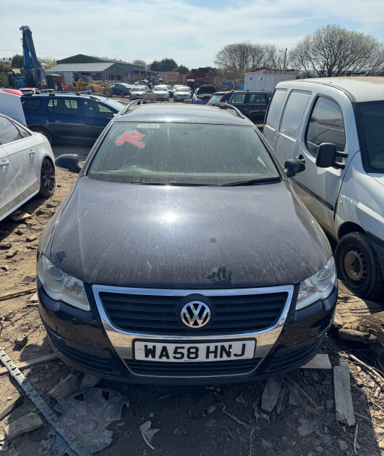 Dezmembram Volkswagen VW Passat B6 [2005 - 2010] wagon 5-usi 2.0 TDI MT (140 hp)