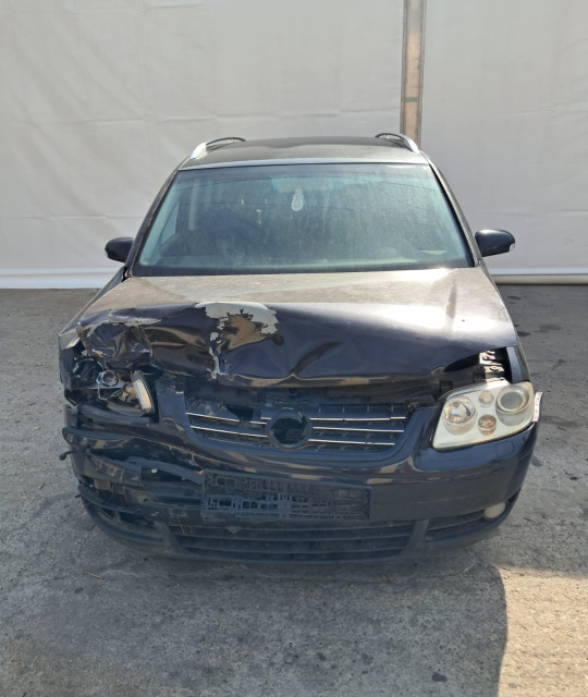 Dezmembram Volkswagen VW Touran [2003 - 2006] Minivan 2.0 TDI MT (136 hp)