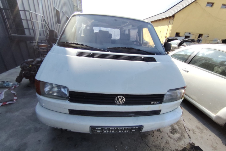 Dezmembram Volkswagen VW Transporter T4 [1990 - 2003] Minivan 4-usi 2.5 TDI 7DW MT (88 hp)