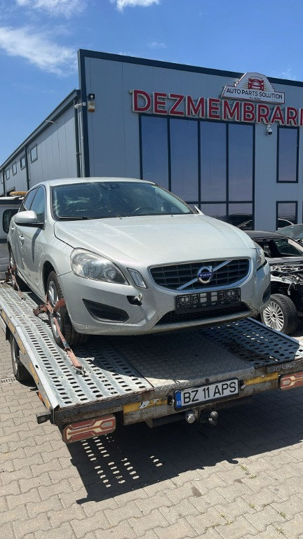 Dezmembram Volvo V60 D5 2.0 d an fabricatie 2012