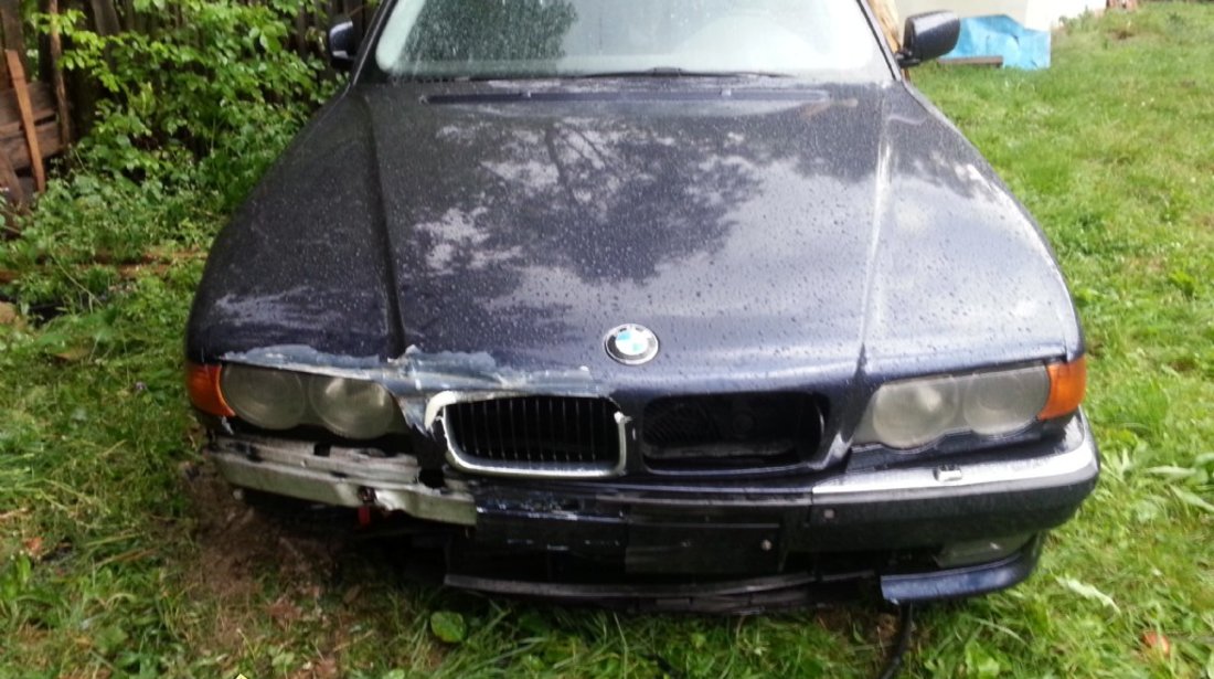 Dezmembrari BMW seria 730d E38