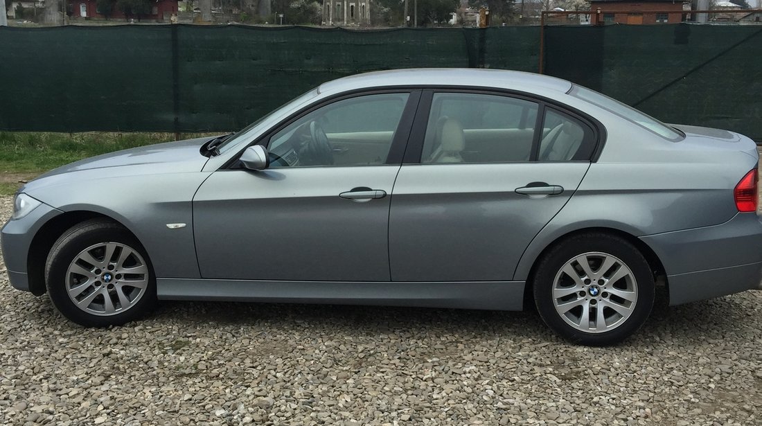 Dezmembrari. Dezmembrez BMW E90 320i 143cp far, capota, bara, trager!