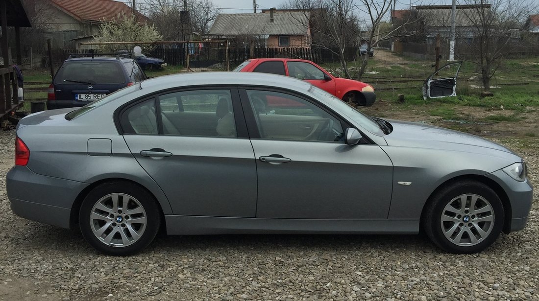 Dezmembrari. Dezmembrez BMW E90 320i 143cp far, capota, bara, trager!