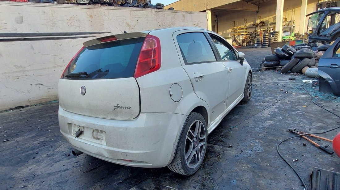 Dezmembrari Fiat Grande Punto 2009 hatchback 1.3d 66kw / 90cp