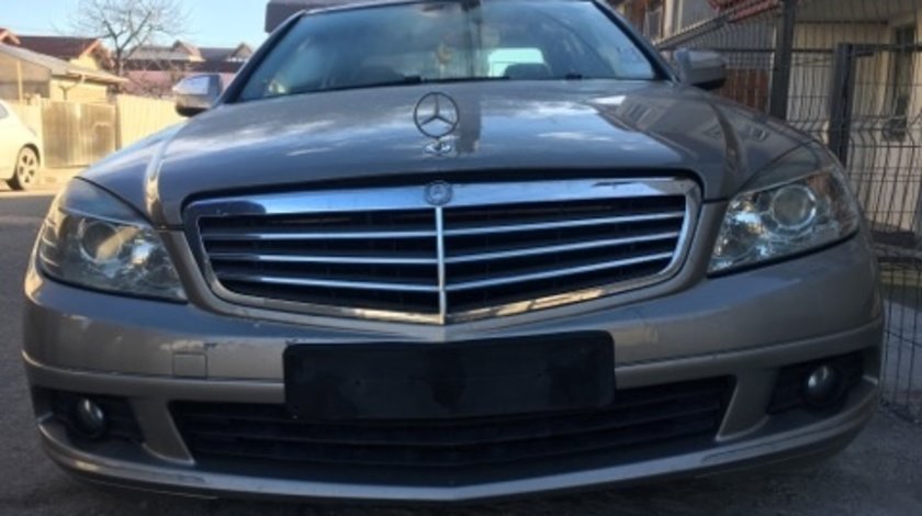 Dezmembrari Mercedes-Benz C220 W204