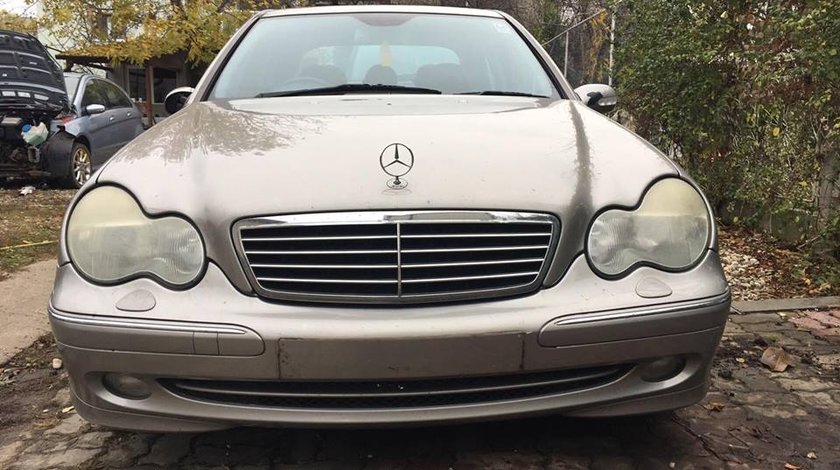 Dezmembrari Mercedes C class 2.2 CDI w203 2001