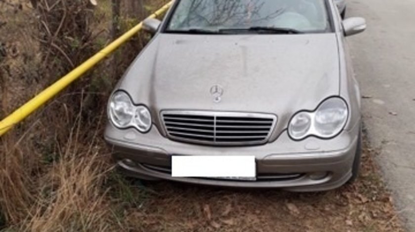 Dezmembrari Mercedes C class 2.2 CDI w203 2002