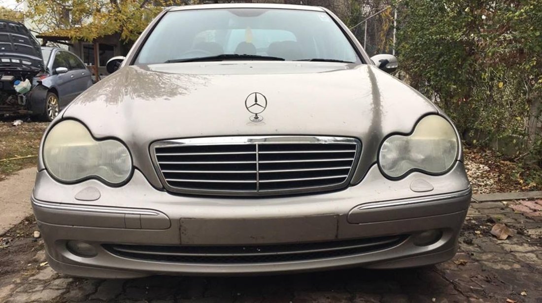 Dezmembrari Mercedes C class 2.2 Diesel w203 2004