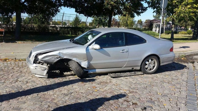 Dezmembrari Mercedes CLK c208 2001