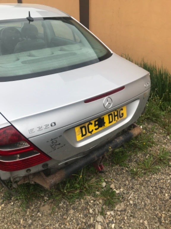 Dezmembrari Mercedes W211