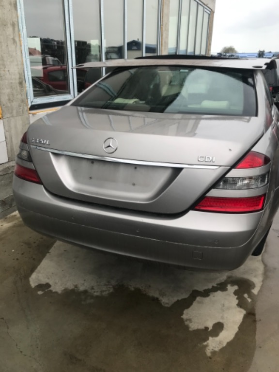 Dezmembrari Mercedes W220
