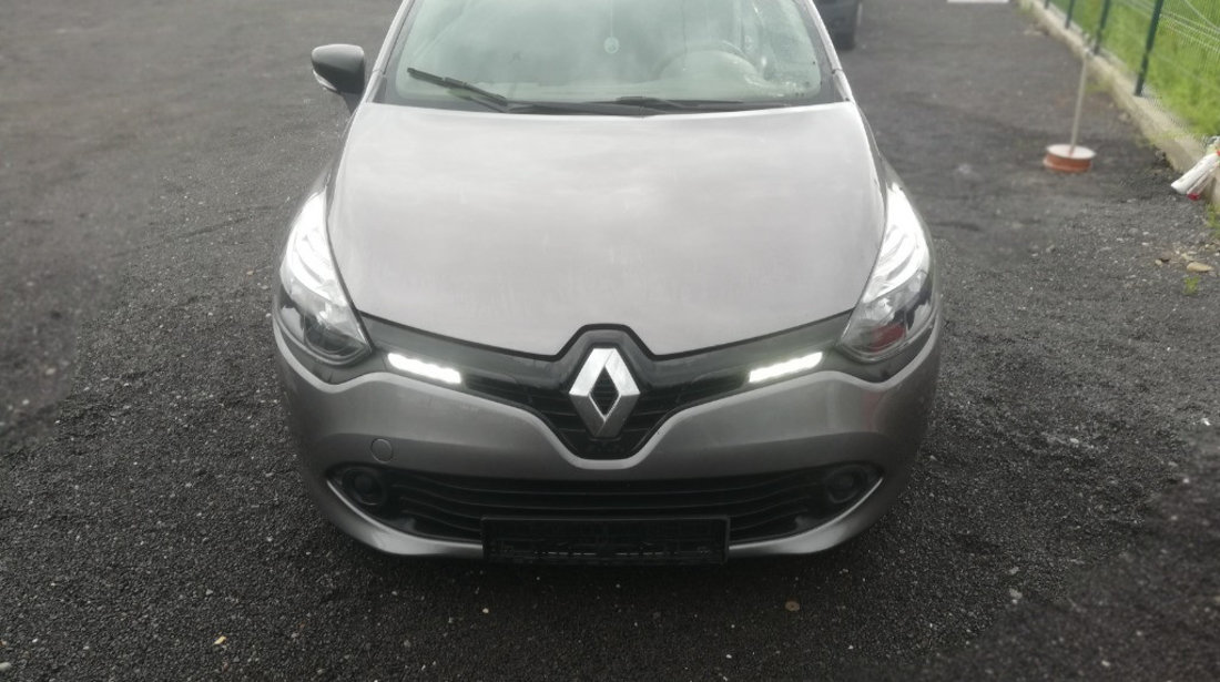 Dezmembrari Renault Clio 4 Hatchback 1.2 benzina 73 cai motor D4F-D7 D4FD740 an 2015 - 73000 km -