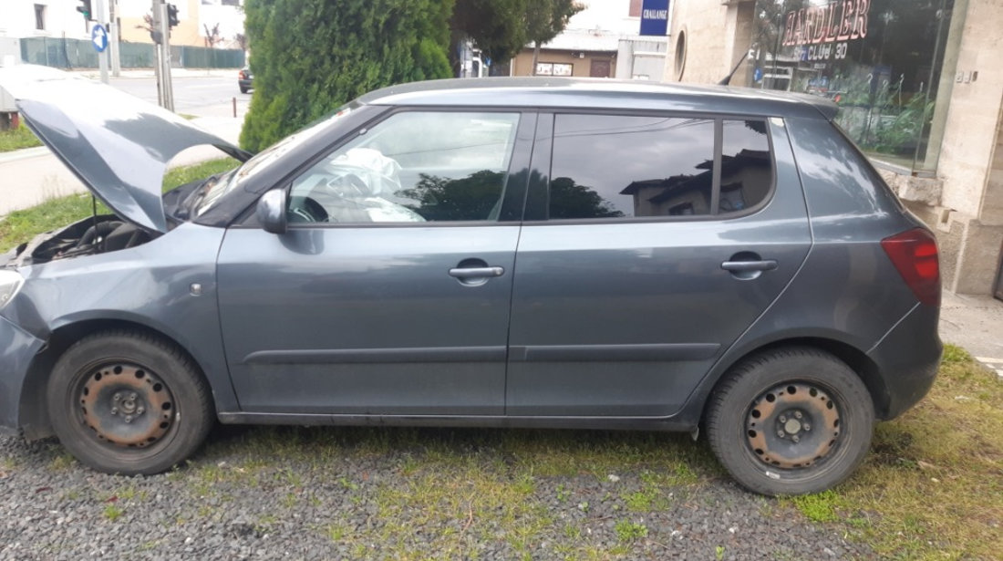 Dezmembrari Skoda Fabia II 1.2i 6v chf cod culoare 9153 din 2010 153.000 km