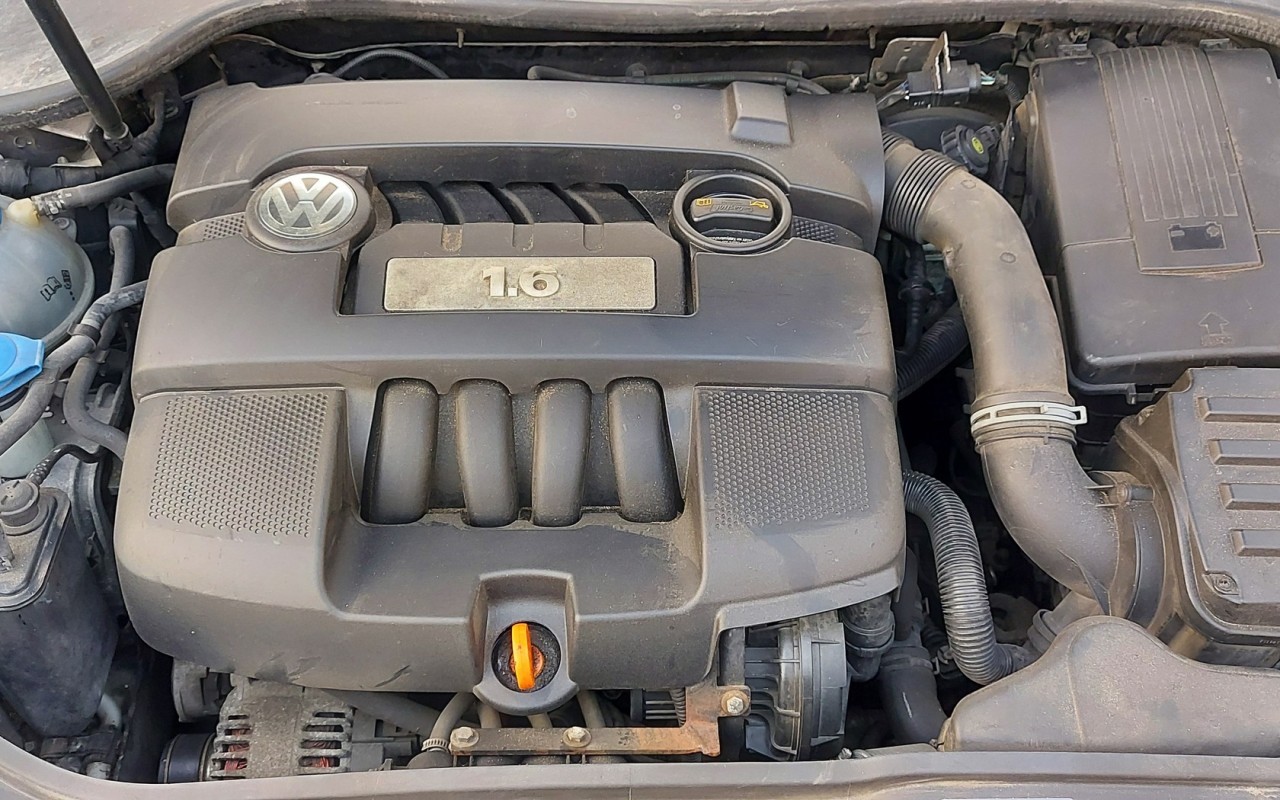 Dezmembrari Volkswagen Golf 5 2008 hatchback 1.6 benzina
