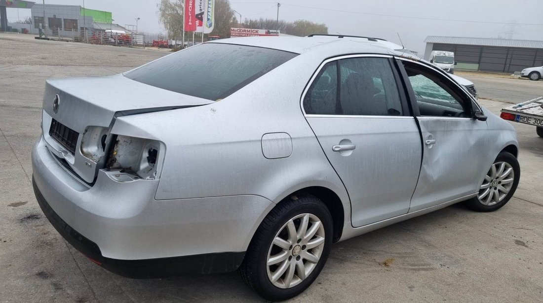 Dezmembrari VW Jetta an 2008 1.9 TDi motor BXE cutie DSG