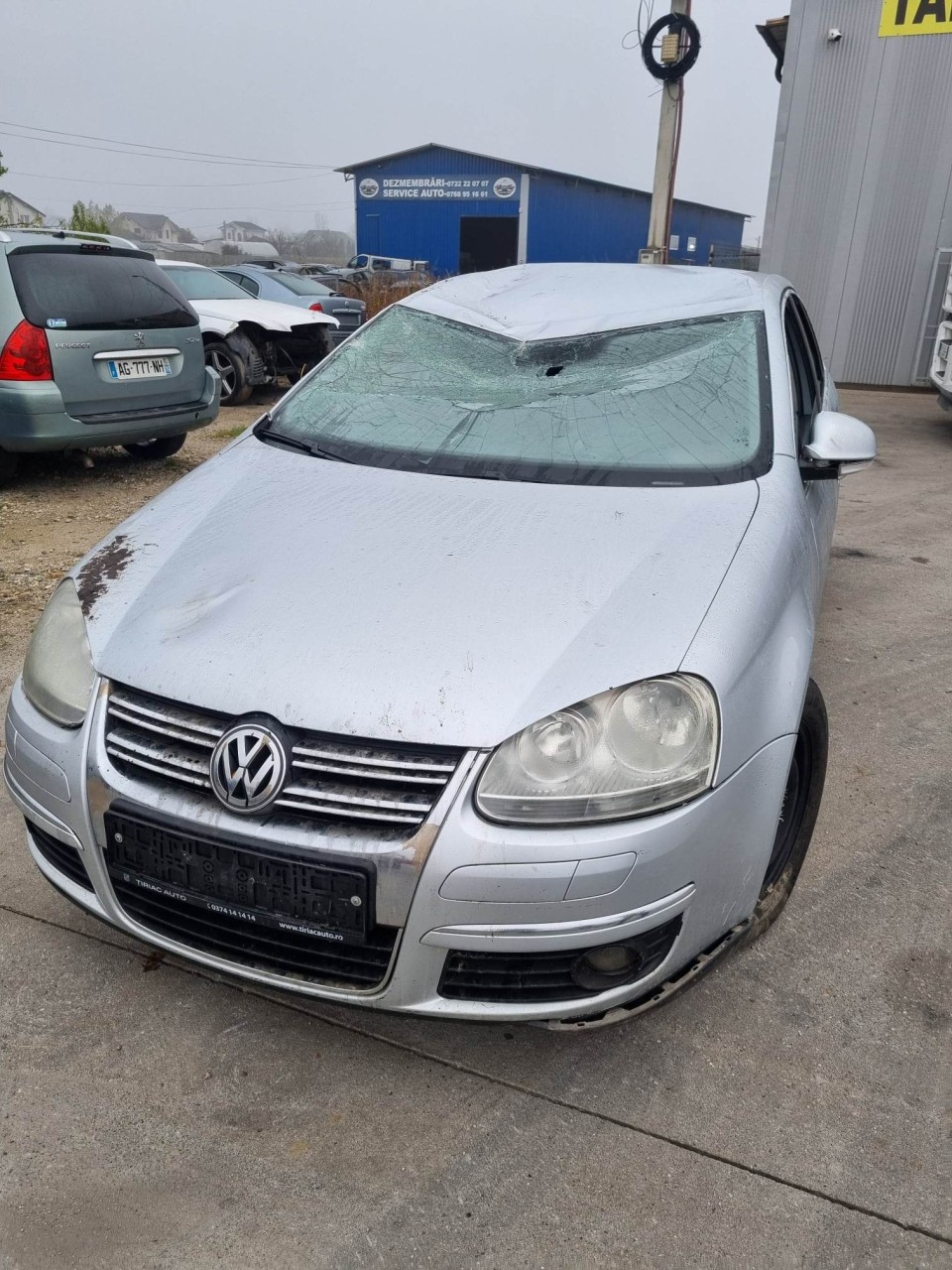 Dezmembrari VW Jetta an 2008 1.9 TDi motor BXE cutie DSG