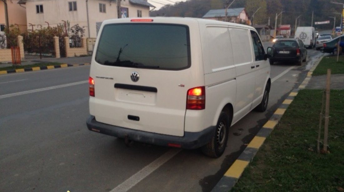 Dezmembrari VW Transporter T5 2 5 diesel an 2006 AXD AXE