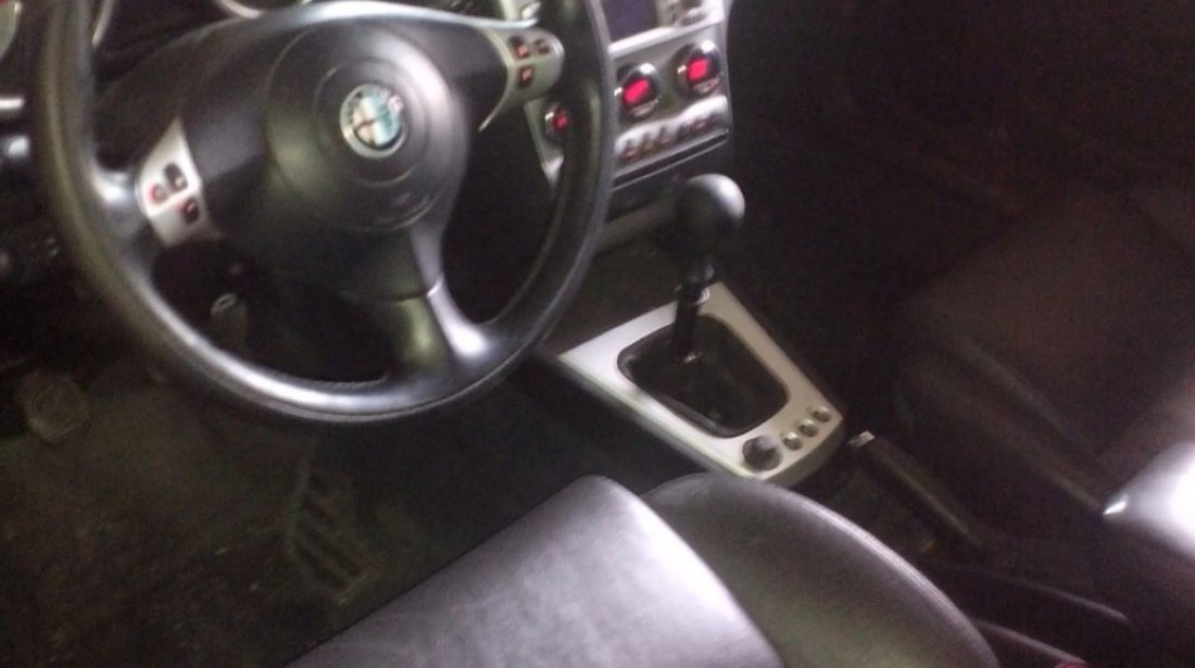 Dezmembrez Alfa Romeo 156 2.4 jtd