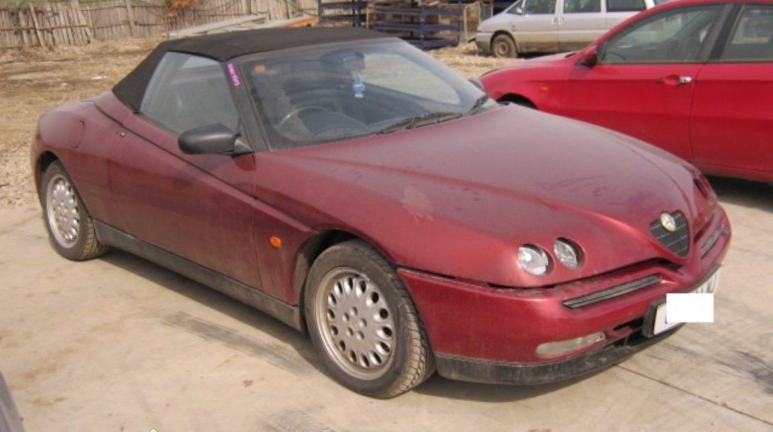 Dezmembrez Alfa Romeo Spider din 1997 2 0b