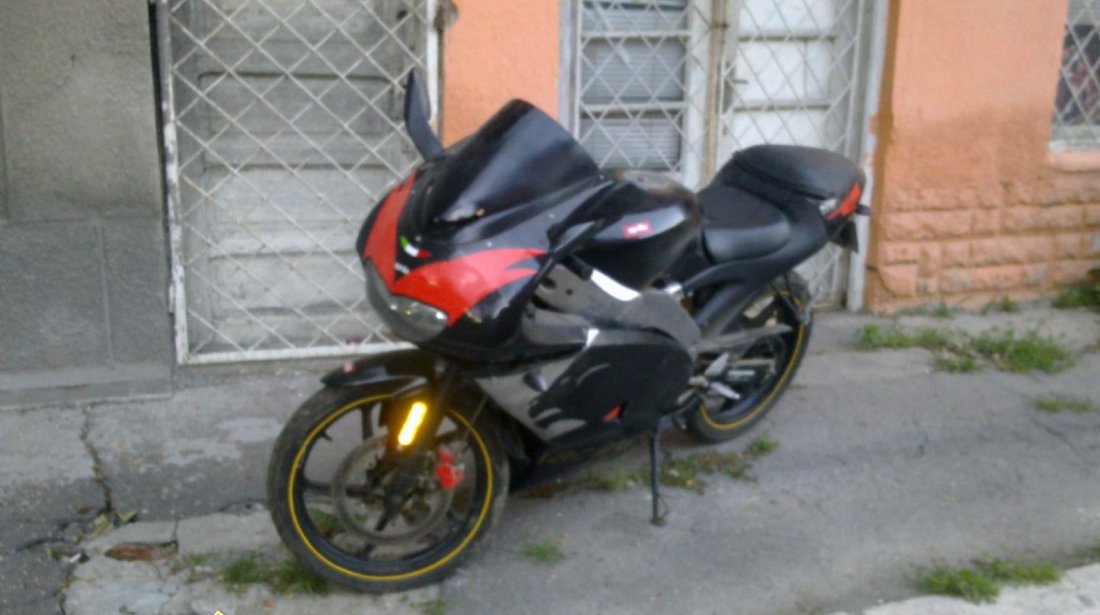 Dezmembrez aprilia rs 50 2005