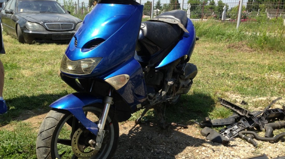 Dezmembrez aprilia sr 150 2t