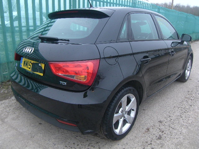 Dezmembrez Audi A1, 1.2tfsi, orice piesa!
