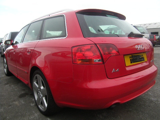 Dezmembrez Audi A4 2.0tdi blb