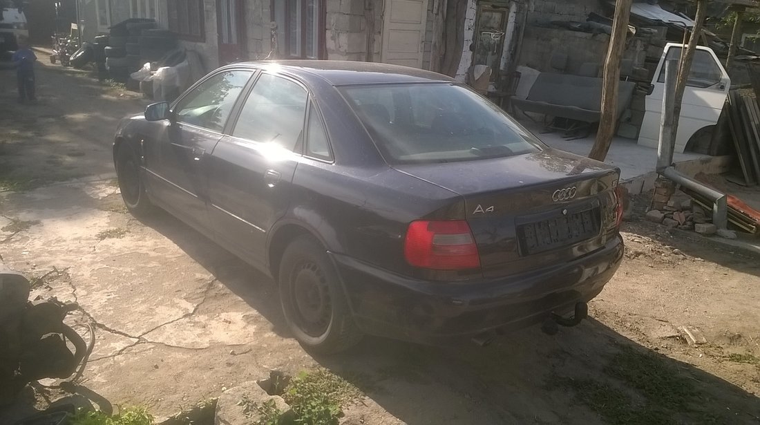 Dezmembrez Audi A4, an 1999, motor 1.6 benz, orice piesa