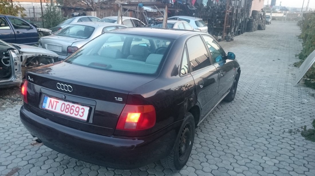 Dezmembrez Audi A4 B5 1.8 Benzina