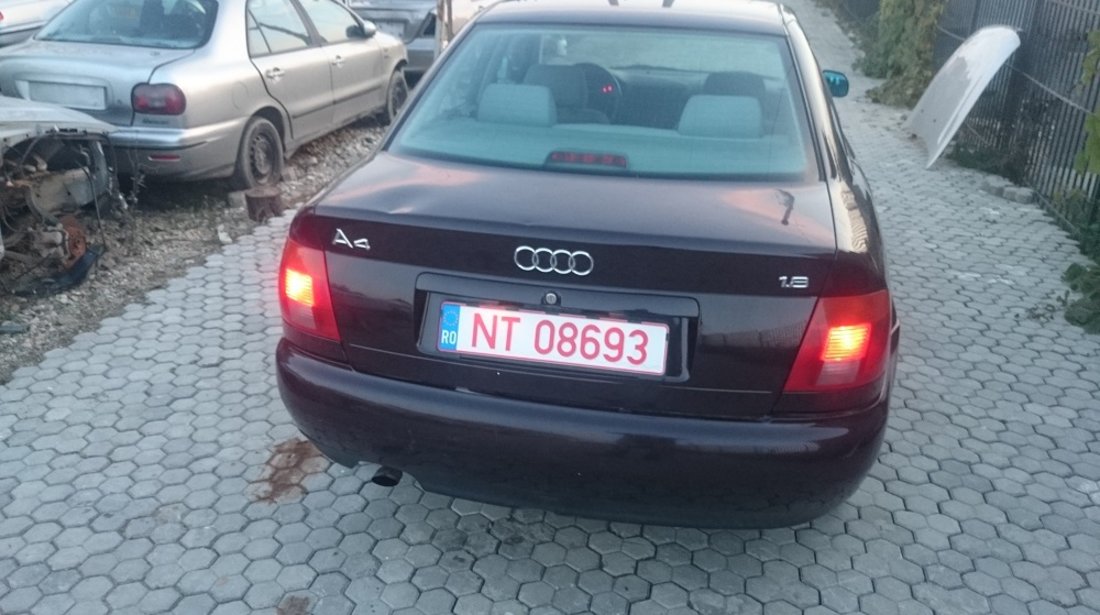 Dezmembrez Audi A4 B5 1.8 Benzina