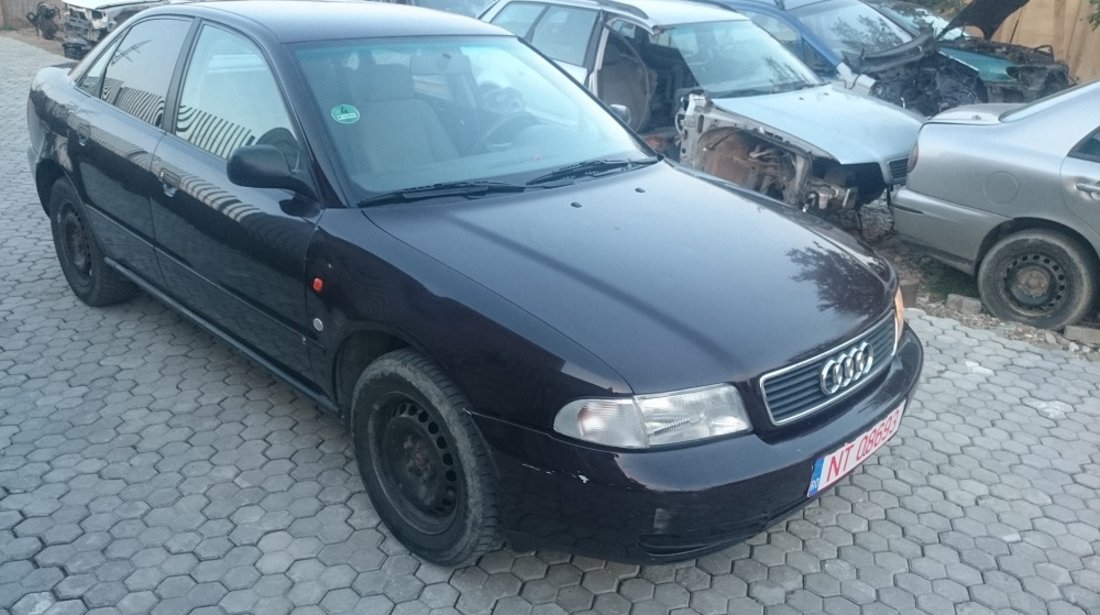 Dezmembrez Audi A4 B5 1.8 Benzina