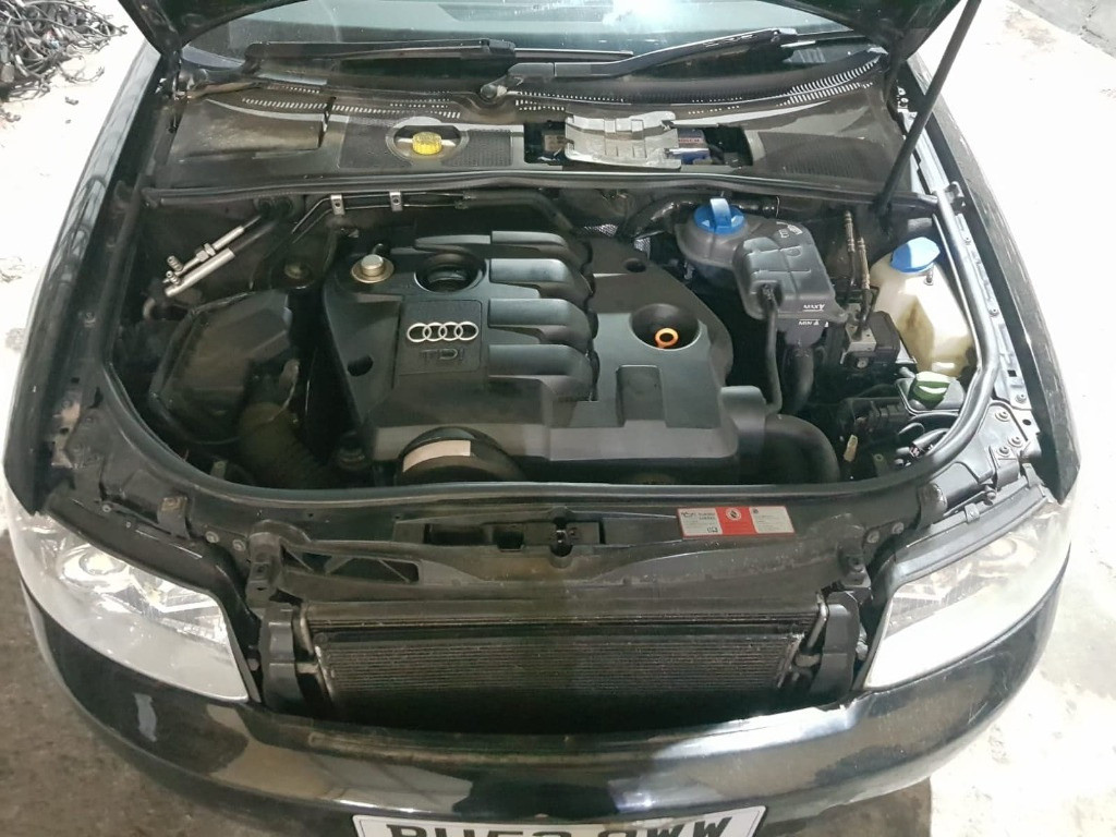 Dezmembrez Audi A4 B6 1.9 TDi 101 cai motor AVB din 2002