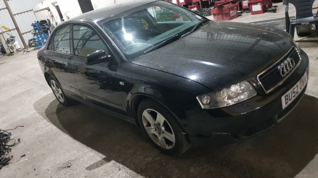 Dezmembrez Audi A4 B6 1.9 TDi 101 cai motor AVB din 2002