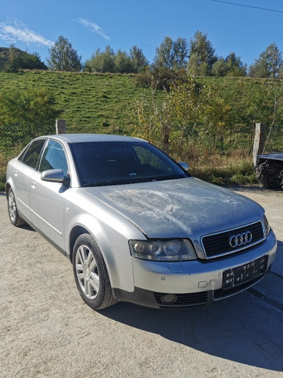 Dezmembrez Audi A4 B6 2.0i ALT cod culoare LY7W
