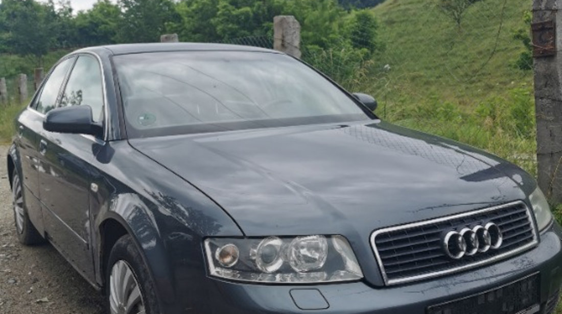 Dezmembrez Audi A4 B6 2.4i 2003 BDV culoare LX7Z