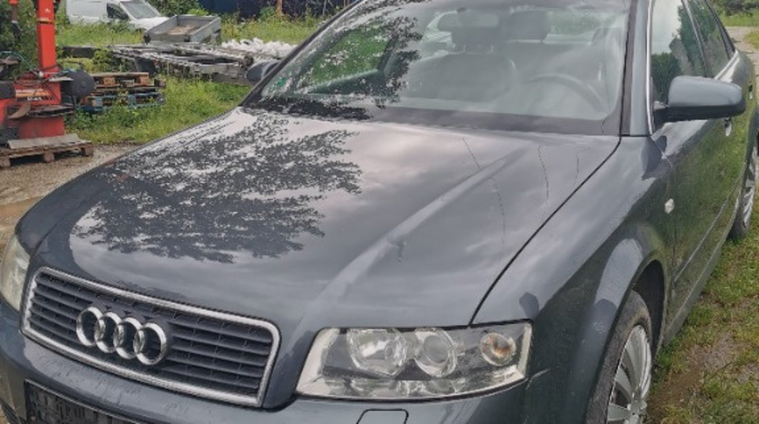 Dezmembrez Audi A4 B6 2.4i 2003 BDV culoare LX7Z