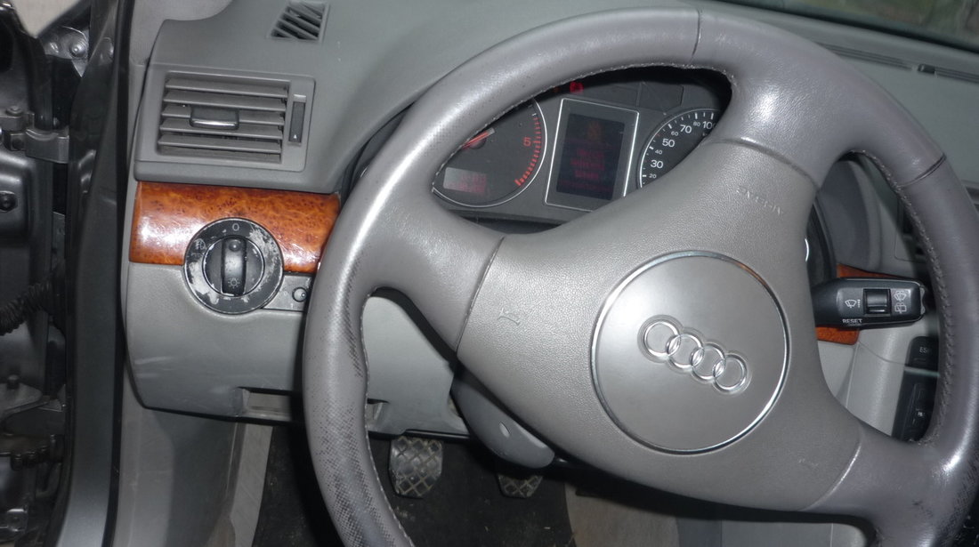 Dezmembrez Audi A4 B6, 2.5tdi AYM, 155cp, an 2003, volan stanga