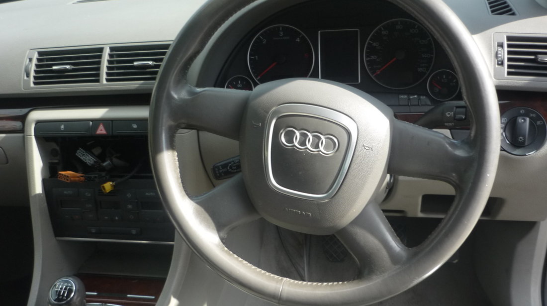 Dezmembrez Audi A4 B7 2.0tdi, an 2005, limuzi