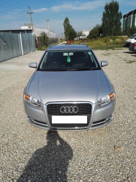 Dezmembrez Audi A4 b7 break motor 2.0 BLB
