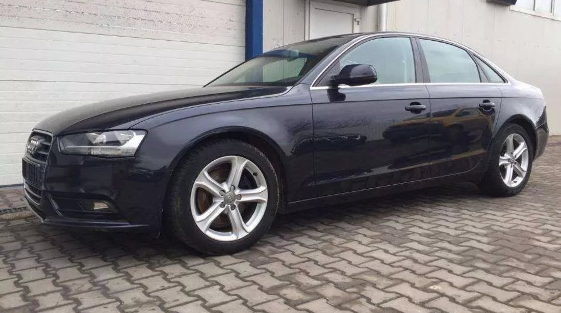 Dezmembrez Audi A4 B8 2010