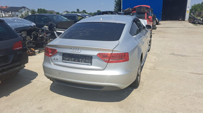 Dezmembrez Audi A5 2.0 TDI CAHA 170 cai Cutie Manuala an 2010