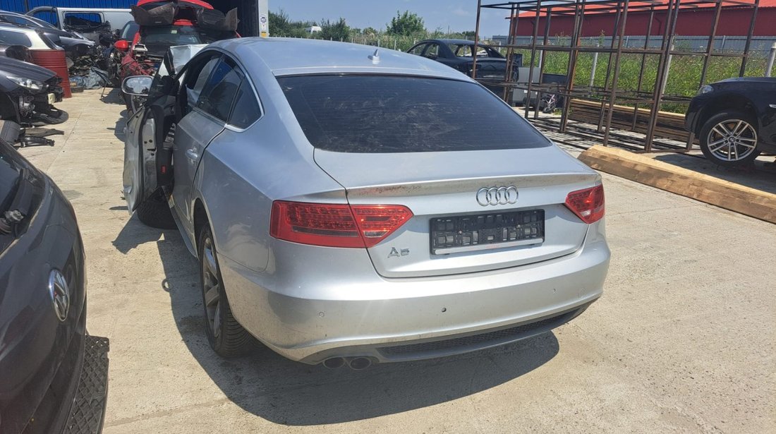 Dezmembrez Audi A5 2.0 TDI CAHA 170 cai Cutie Manuala an 2010