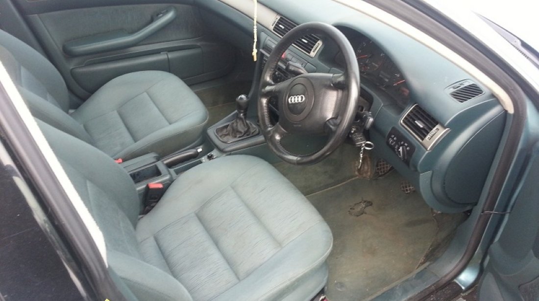 Dezmembrez Audi A6 2 4 i din 2000