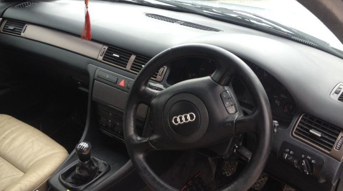 Dezmembrez Audi A6 2 5 tdi An 2000 super pret