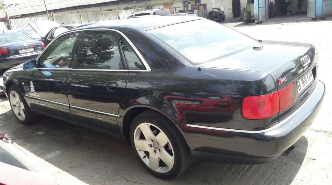 Dezmembrez Audi A8 , 4.2 , benzina, an fabricatie 2000.