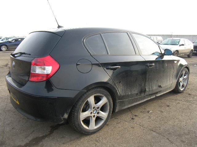 Dezmembrez bmw 118d